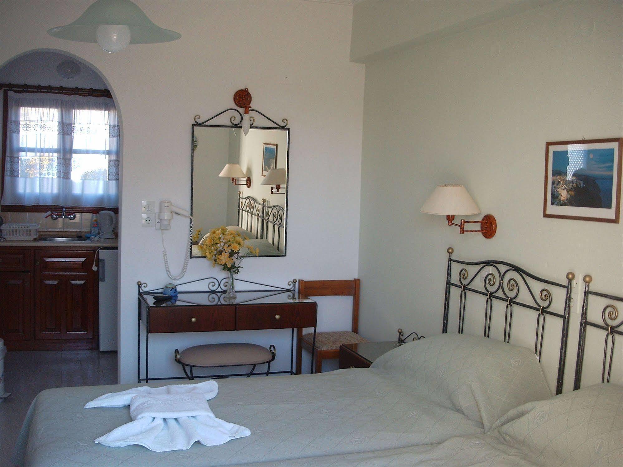 Sunset Studios And Apartments For Adults Over 21 Only Náousa Exterior foto